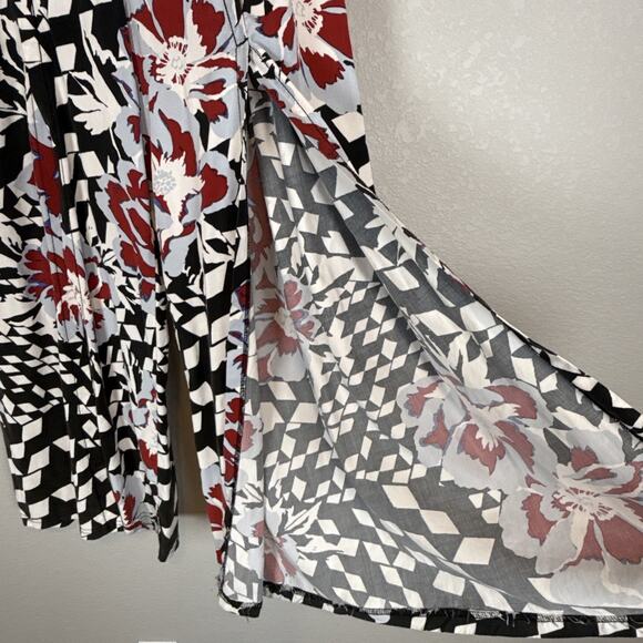 Free People Movement Abs Tracker Floral Print Split Leg Pants Size XS Black Red - Picture 3 of 6